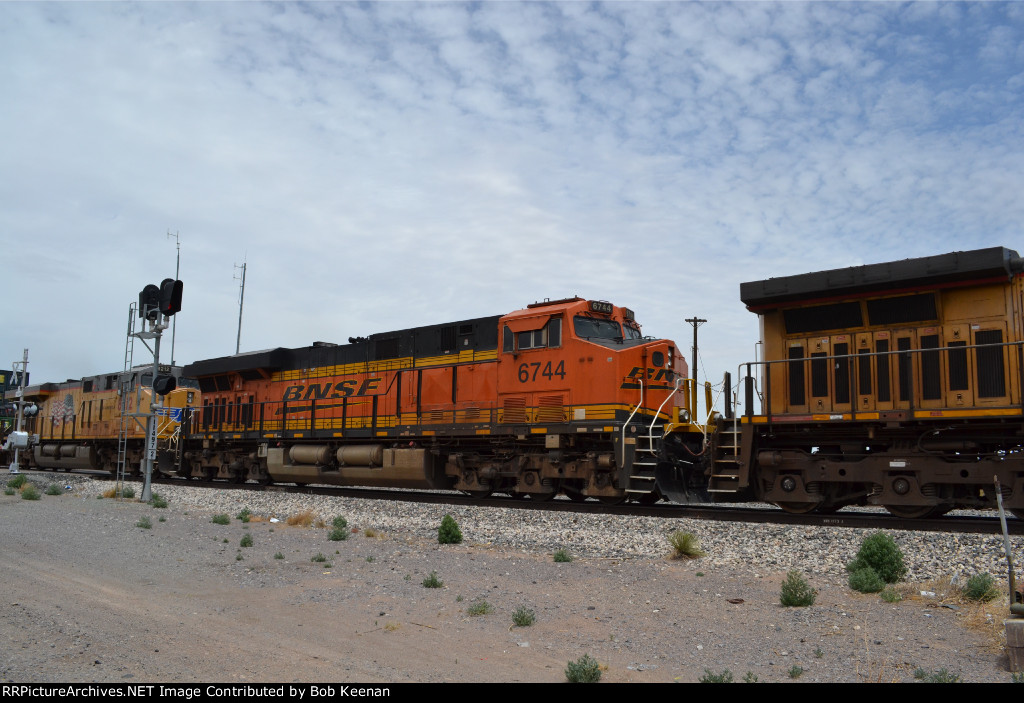 BNSF 6744